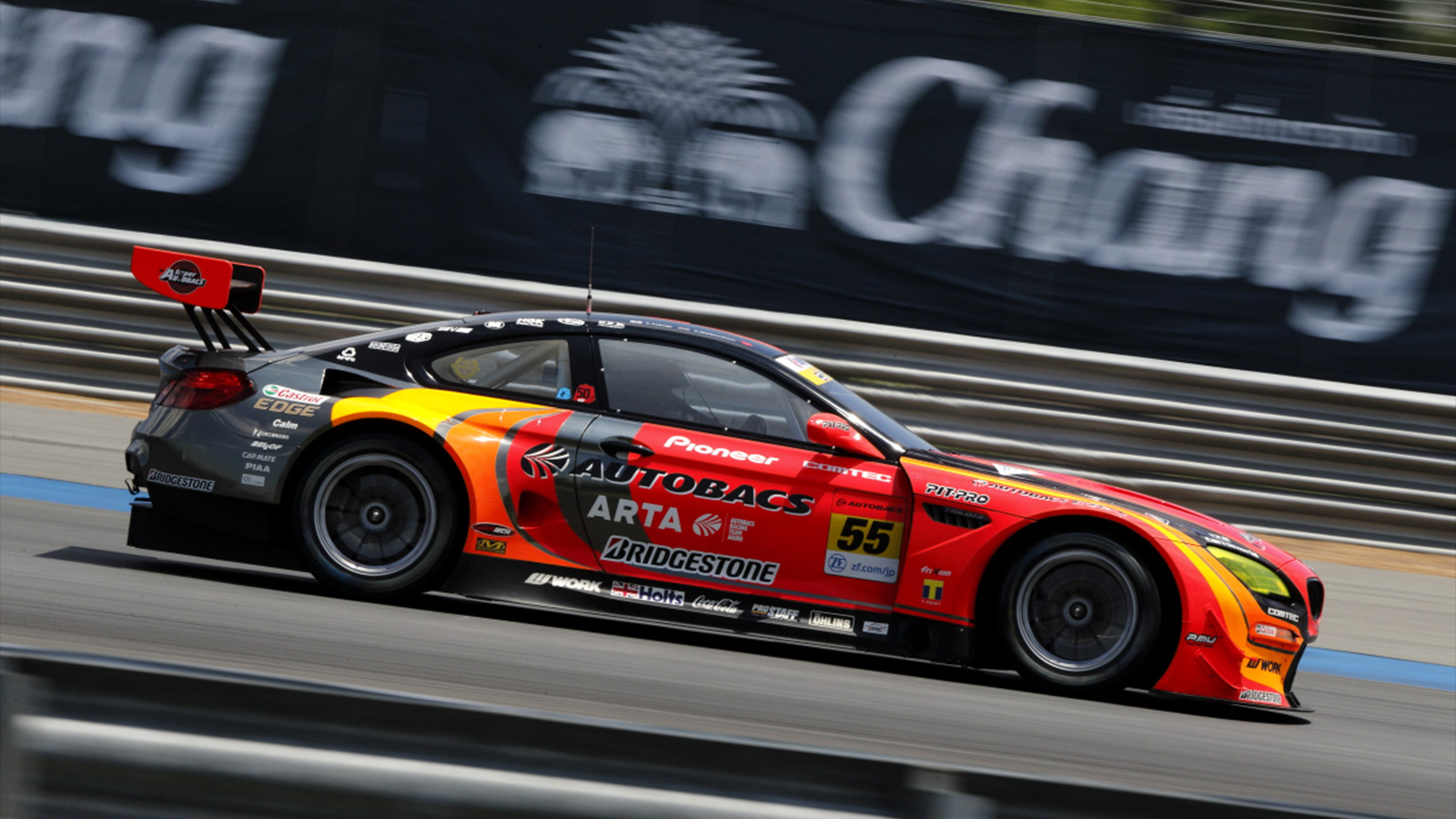 Penultimate Race of Super GT Season at Autopolis Next for GT300 Points Leaders Walkinshaw and Takagi