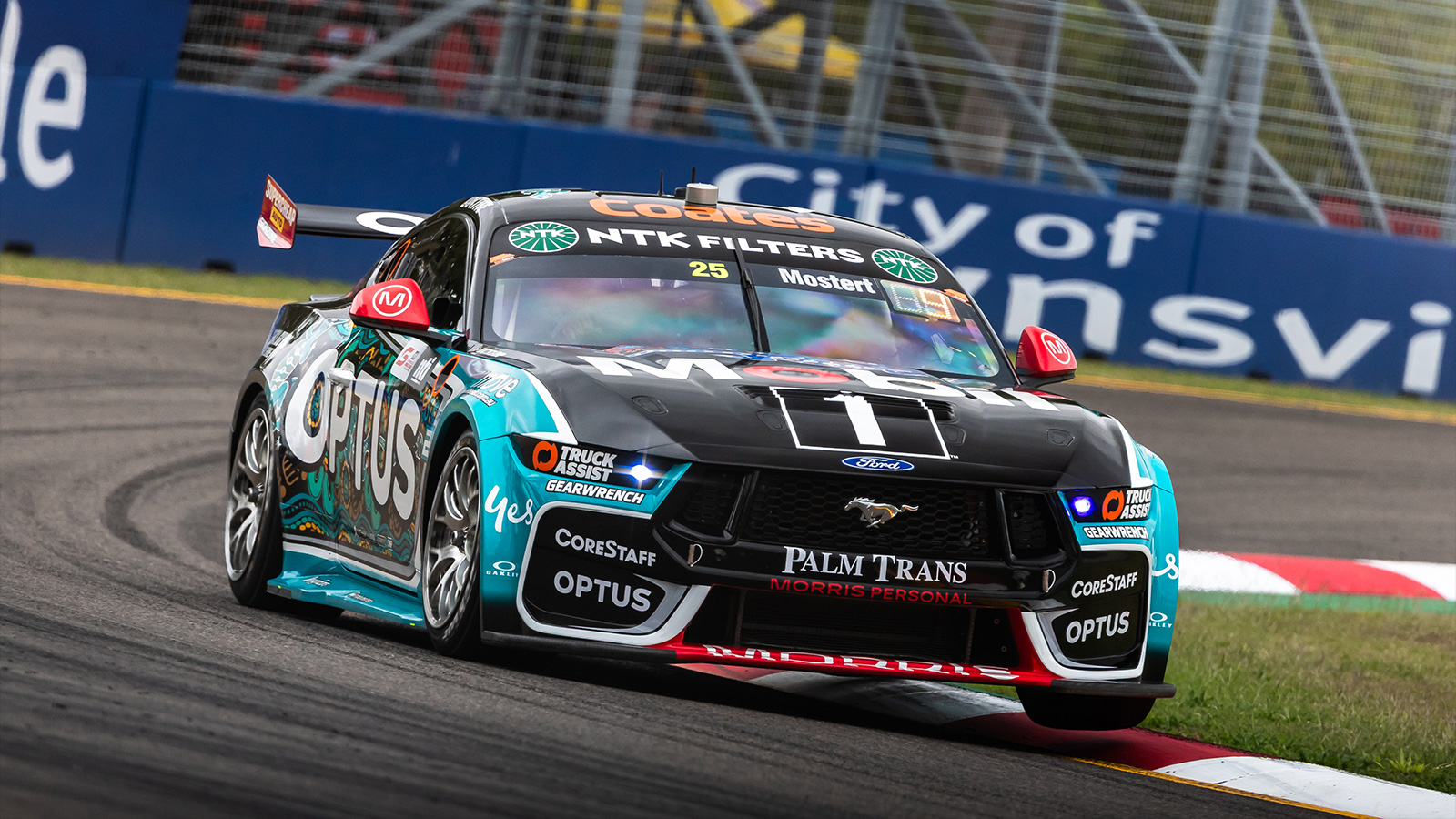 Friday Debrief: NTI Townsville 500