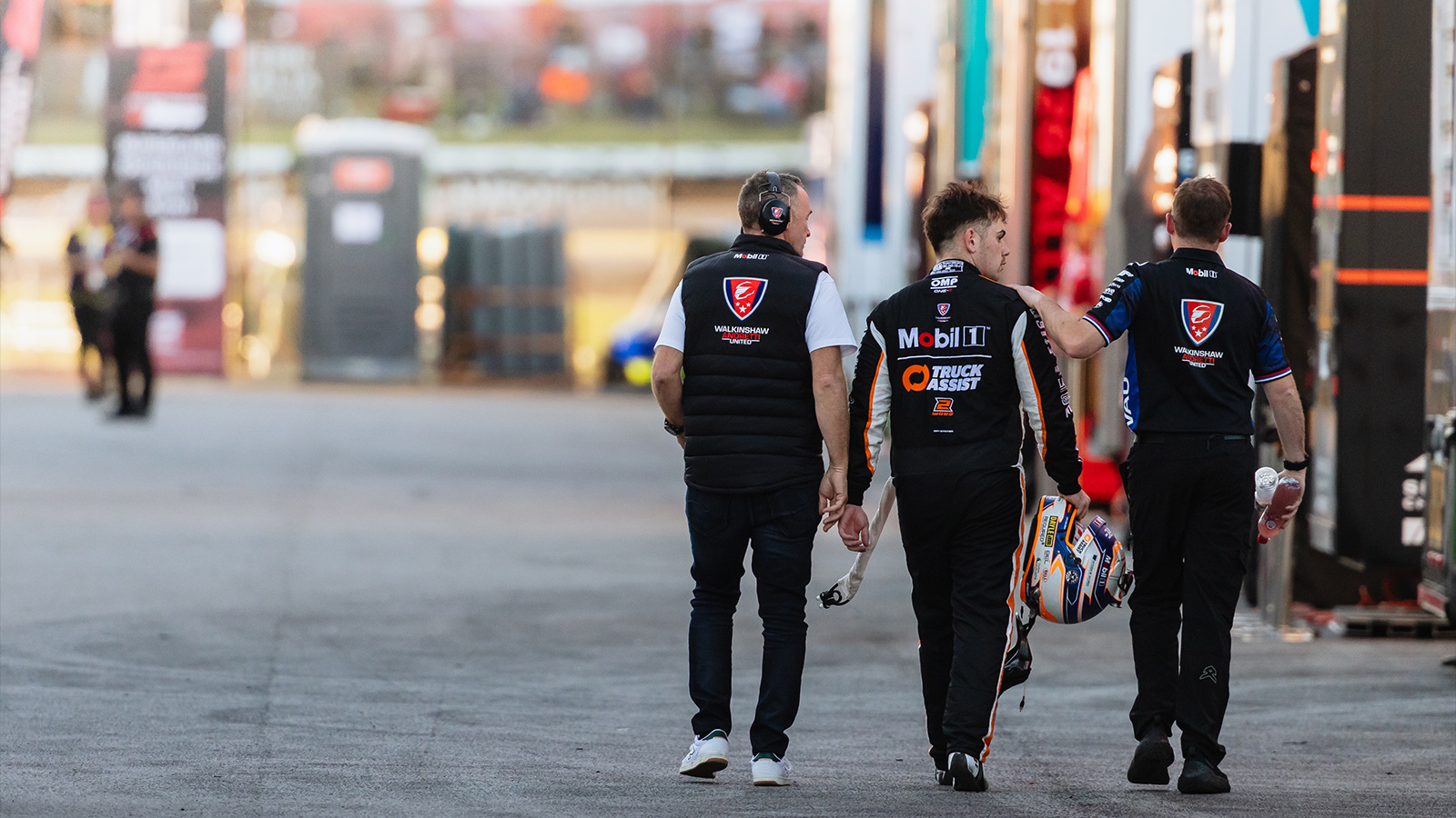 Ryan walking back to the garage after a DNF in Perth.